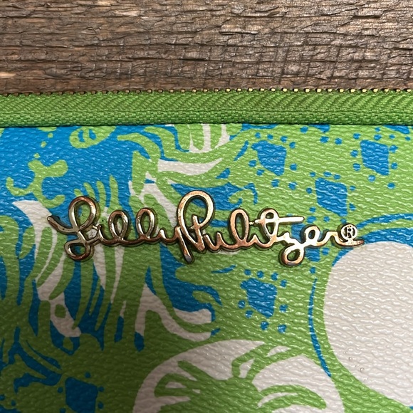 Lilly Pulitzer Roar of the Jungle Limeade Soft Tech/Tablet Case - Picture 2 of 8